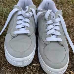 Skechers wompers size 9.5. Silver/gray.